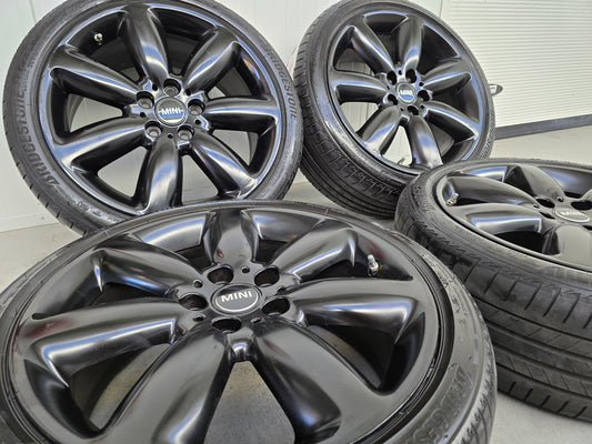 Mini Cooper Clubman 18 inch velgen zomerbanden zwart 5x112