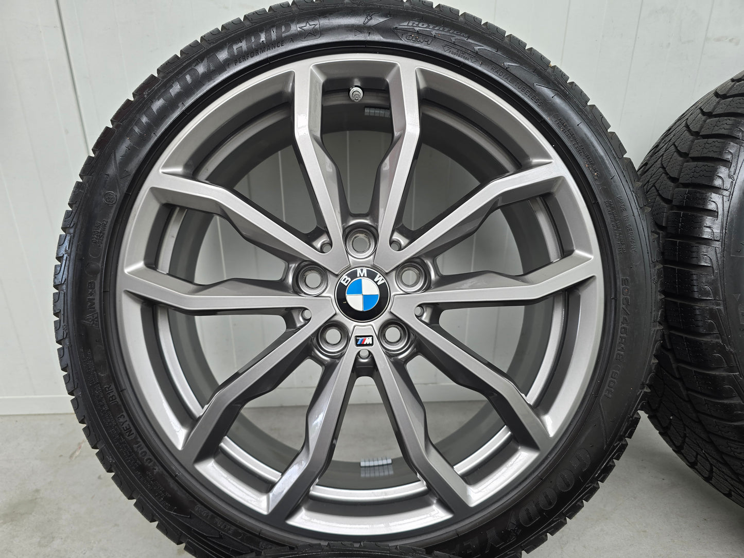 BMW 1 serie F40 2 serie 18 inch Winterbanden 711M velgen