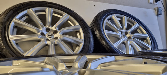 Demo Originele Volvo 20 inch Inscription velgen + Vredestein Winterbanden 8mm XC90 5x108 275 45 20