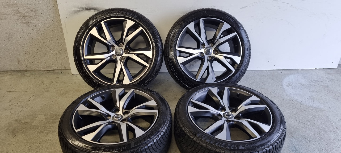 Demo Originele Volvo V60 S60 18 inch R-Line Velgen+ Michelin Winterbanden 6.5mm 235 45 18 5x108