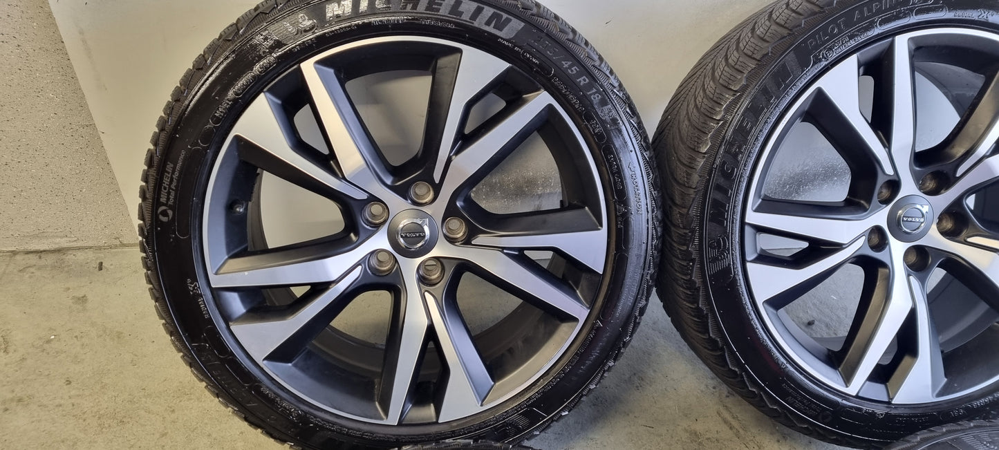 Demo Originele Volvo V60 S60 18 inch R-Line Velgen+ Michelin Winterbanden 6.5mm 235 45 18 5x108