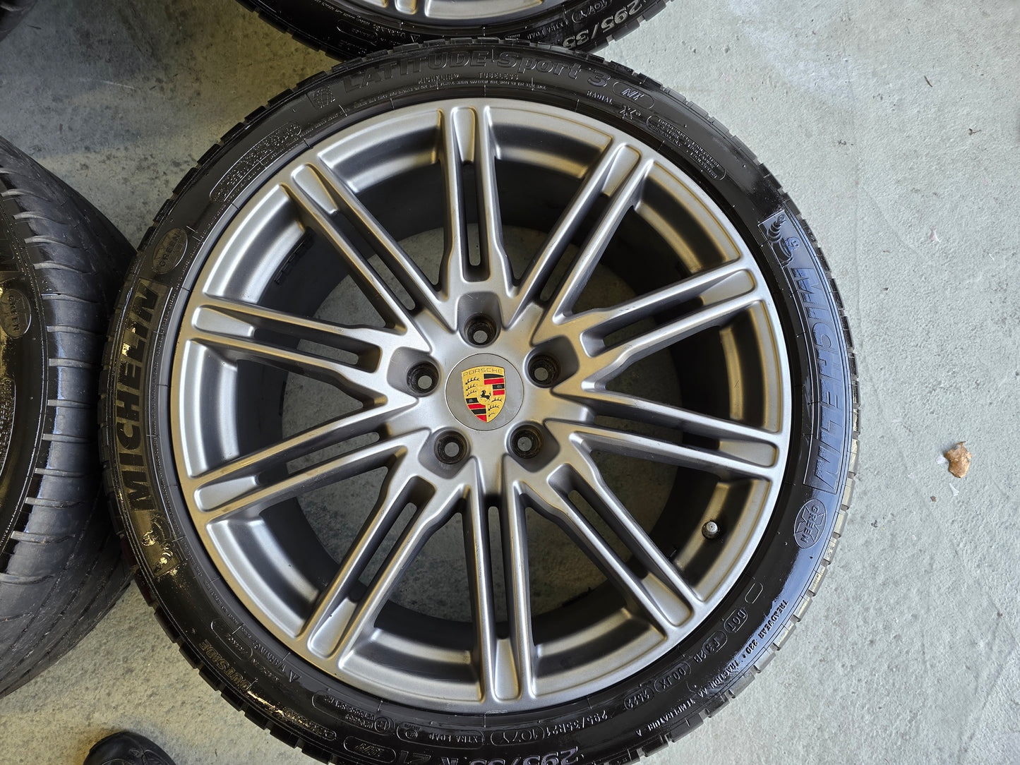 Originele Porsche Sport Edition GTS Cayenne 21 inch velgen + Michelin zomerbanden 295/35 R21 5x130 Panamera