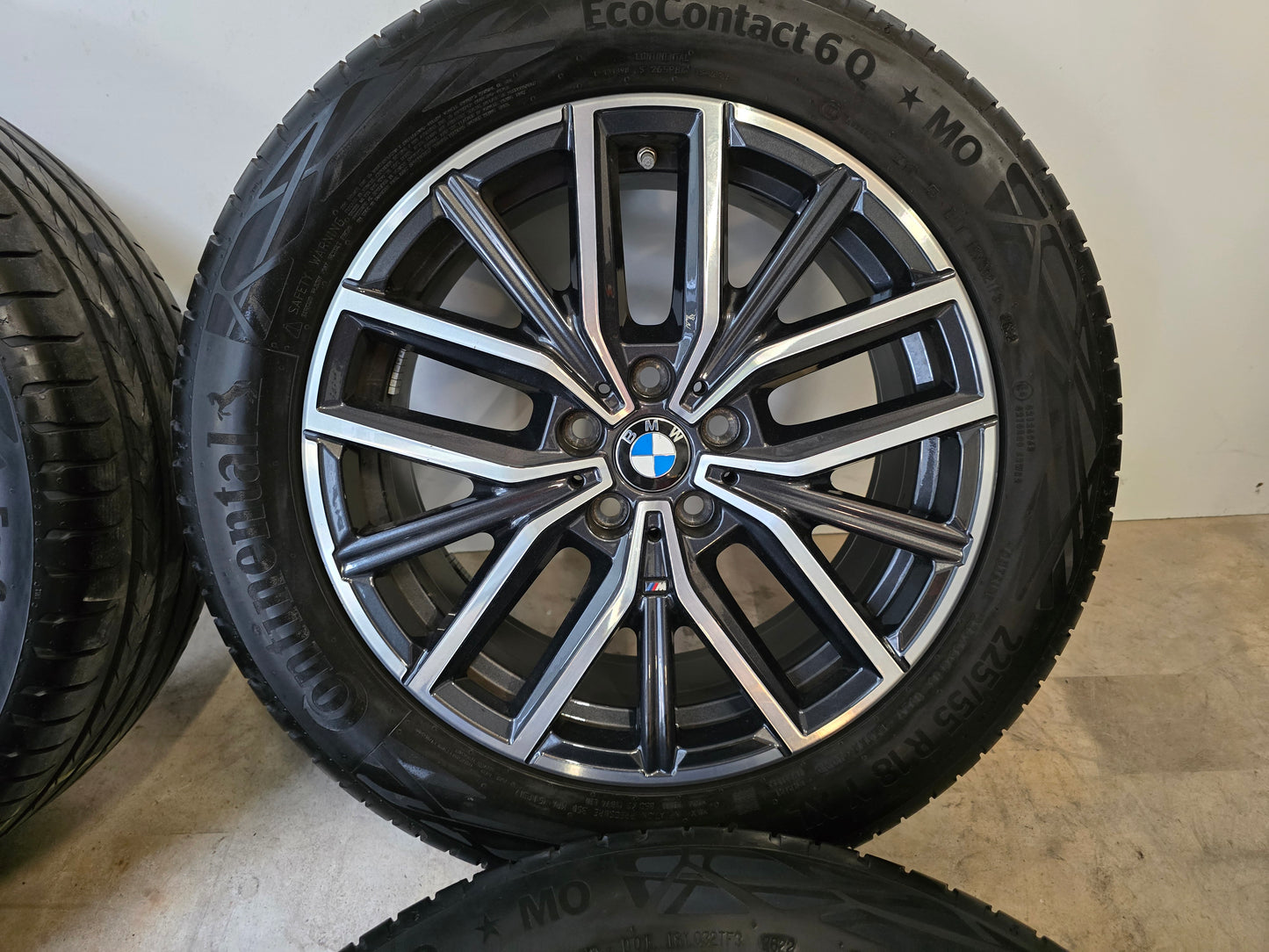 Demo originele BMW iX1 X1 X2 (U10 / U11) 18 inch M-Line Sport velgen + Continental Zomerbanden 225 55 18 5x112