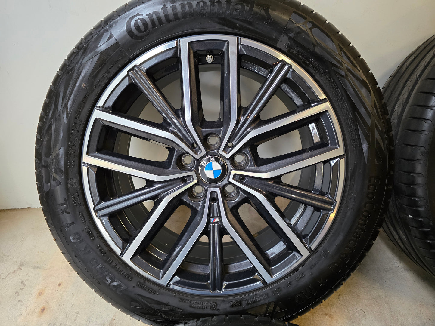 Demo originele BMW iX1 X1 X2 (U10 / U11) 18 inch M-Line Sport velgen + Continental Zomerbanden 225 55 18 5x112