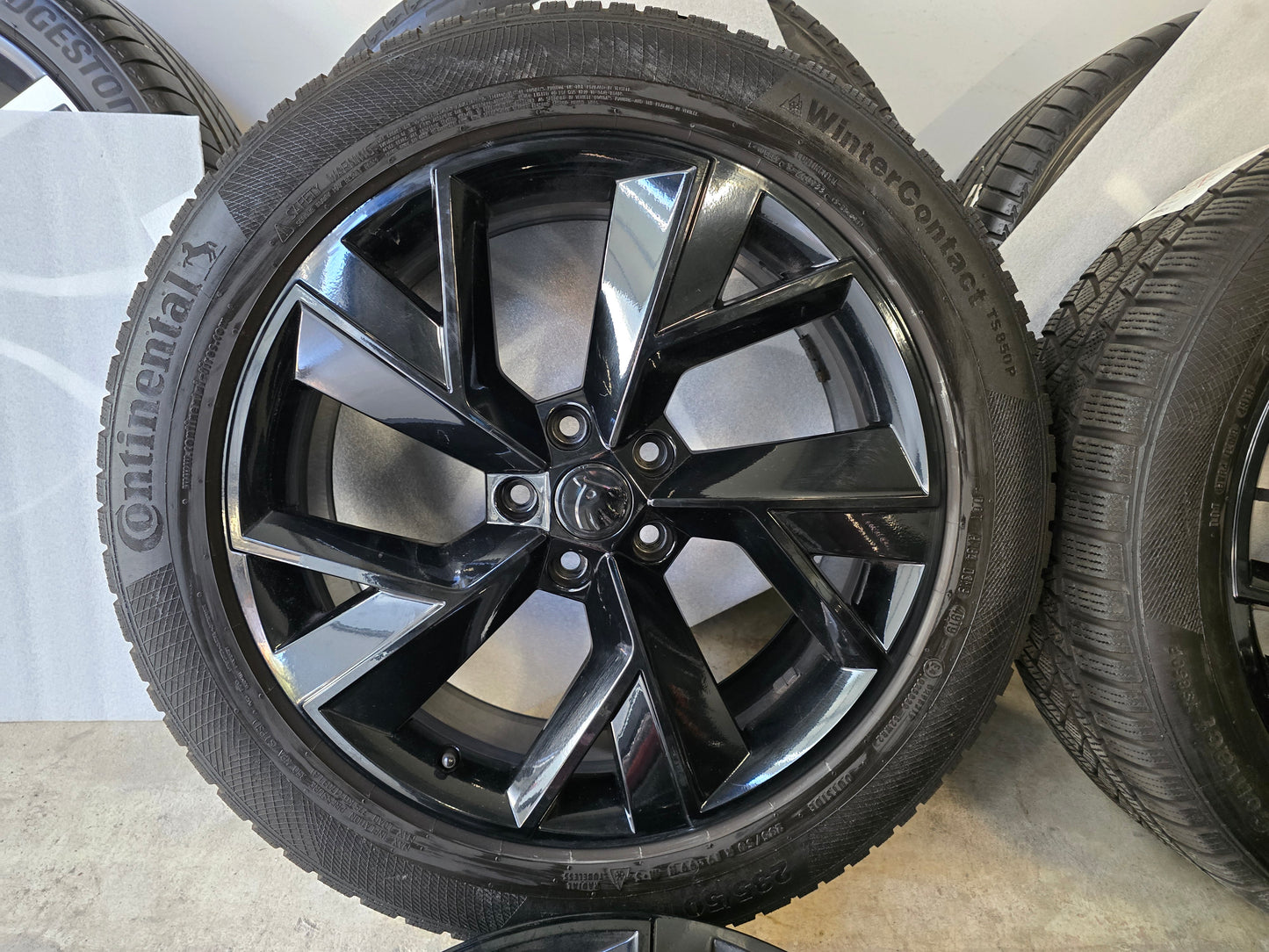 Origineel Skoda Sport Kodiak 19 inch velgen + winterbanden 235 50 19  5x112