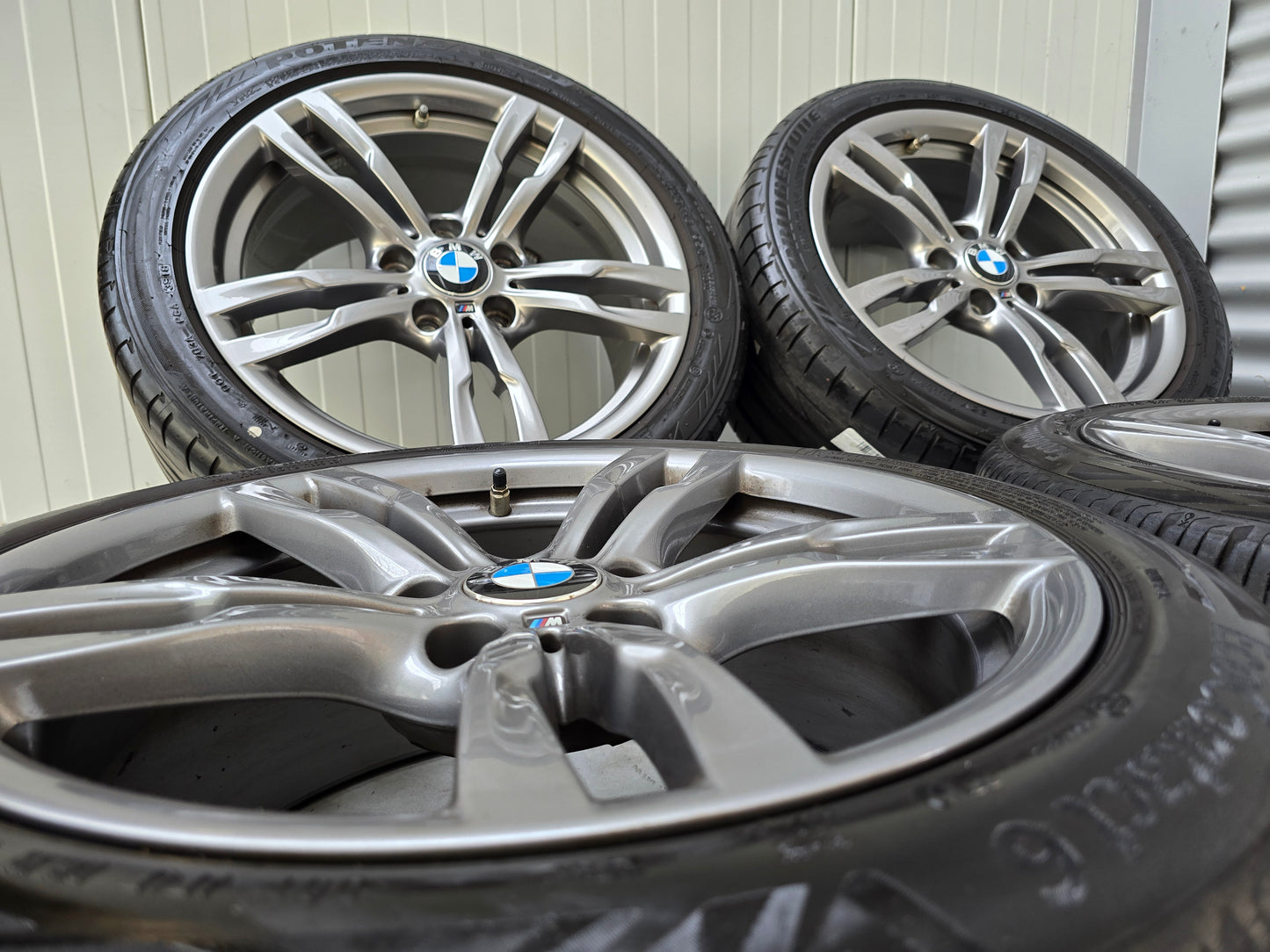 Originele 18 inch BMW Breedset velgen + Bridgestone Zomerbanden 3 serie F30 F31 4 serie F32 5x120 225 45 18 255 40 18