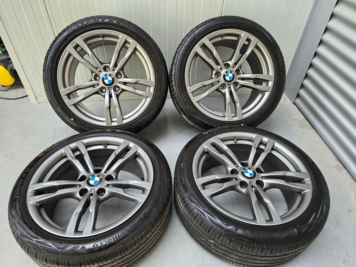 Originele 18 inch BMW Breedset velgen + Bridgestone Zomerbanden 3 serie F30 F31 4 serie F32 5x120 225 45 18 255 40 18