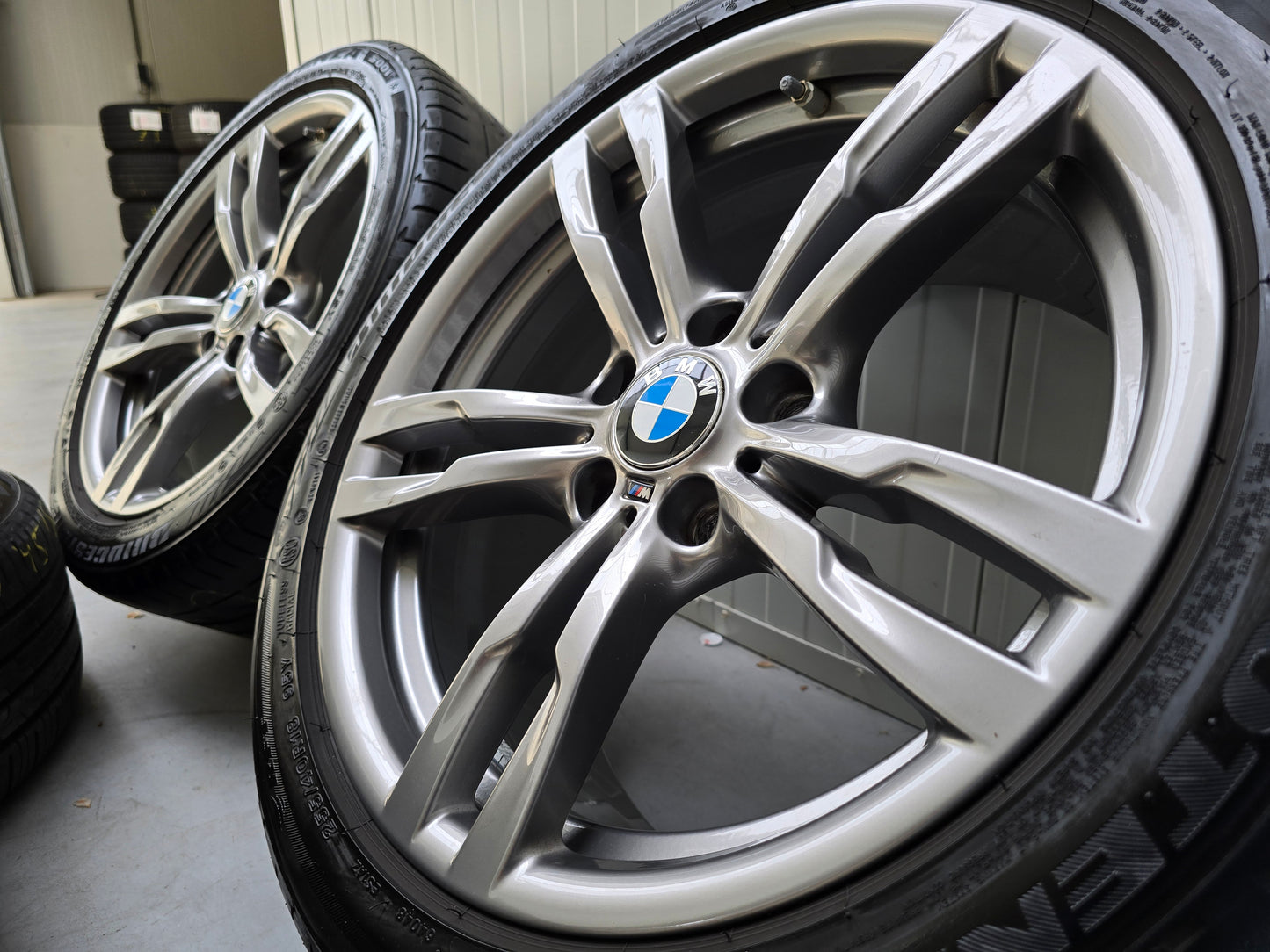 Originele 18 inch BMW Breedset velgen + Bridgestone Zomerbanden 3 serie F30 F31 4 serie F32 5x120 225 45 18 255 40 18