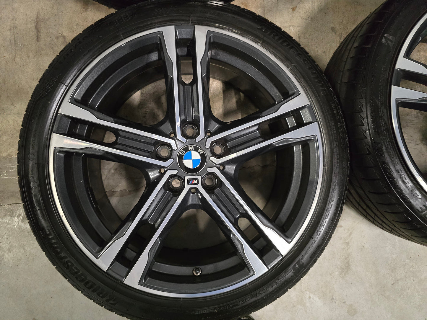 Originele BMW 18 inch velgen 556M+ Zomerbanden 6mm 1 serie F40  225 40 18 5x112