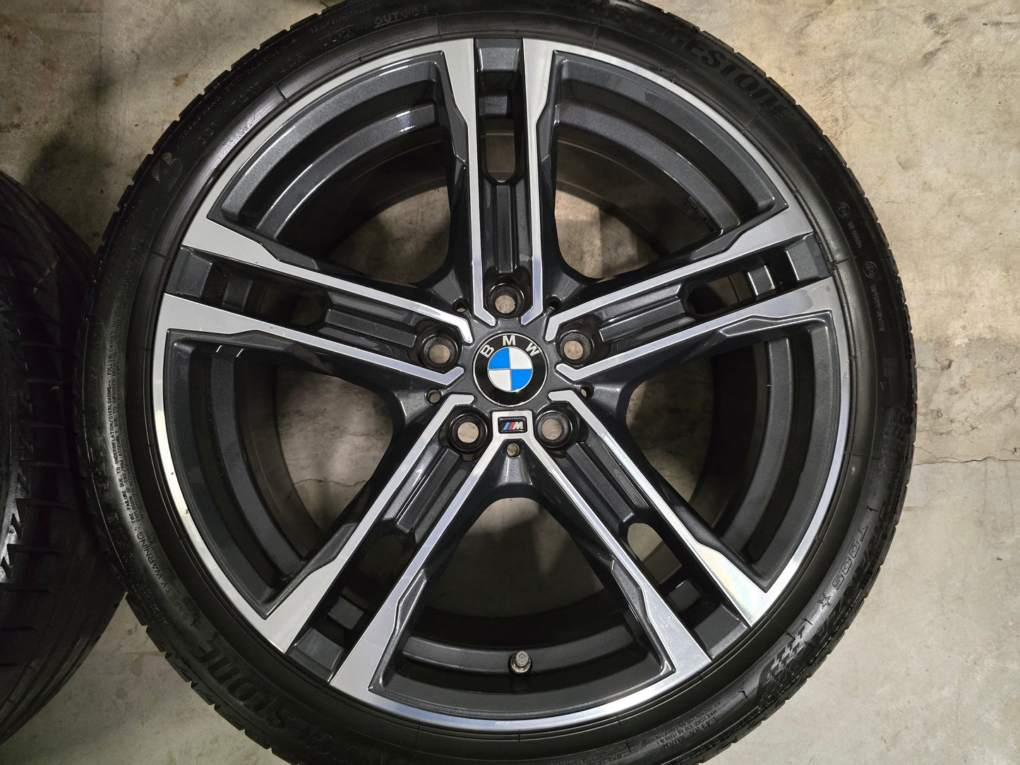 Originele BMW 18 inch velgen 556M+ Zomerbanden 6mm 1 serie F40  225 40 18 5x112