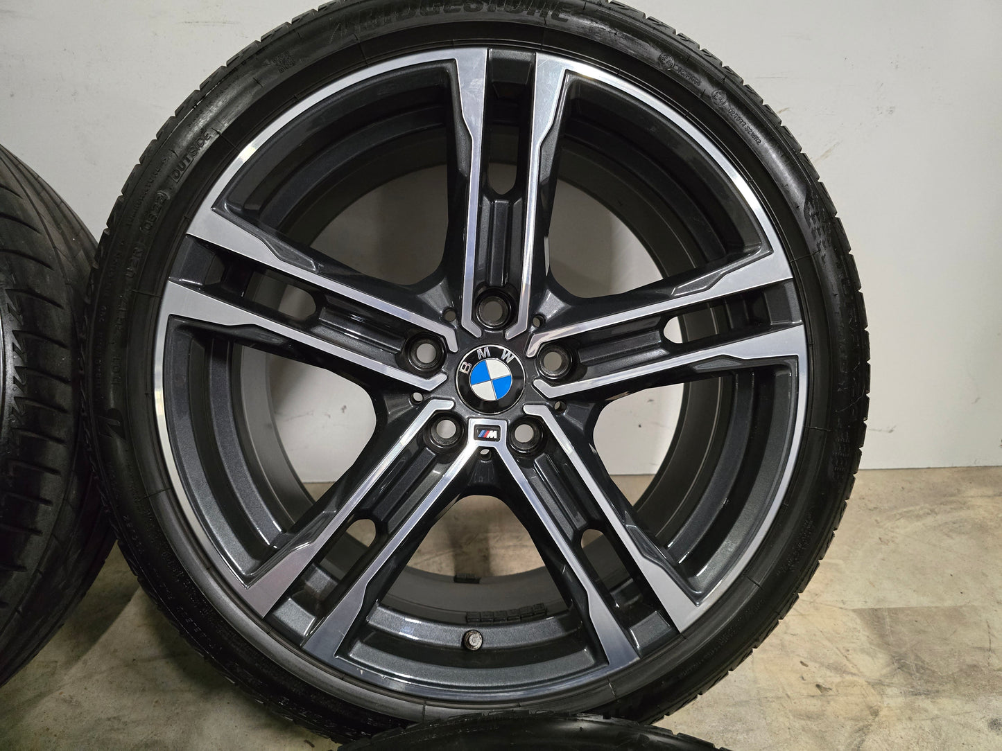 Originele BMW 18 inch velgen 556M+ Zomerbanden 6mm 1 serie F40  225 40 18 5x112