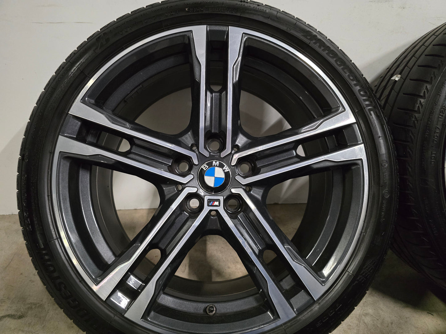 Originele BMW 18 inch velgen 556M+ Zomerbanden 6mm 1 serie F40  225 40 18 5x112