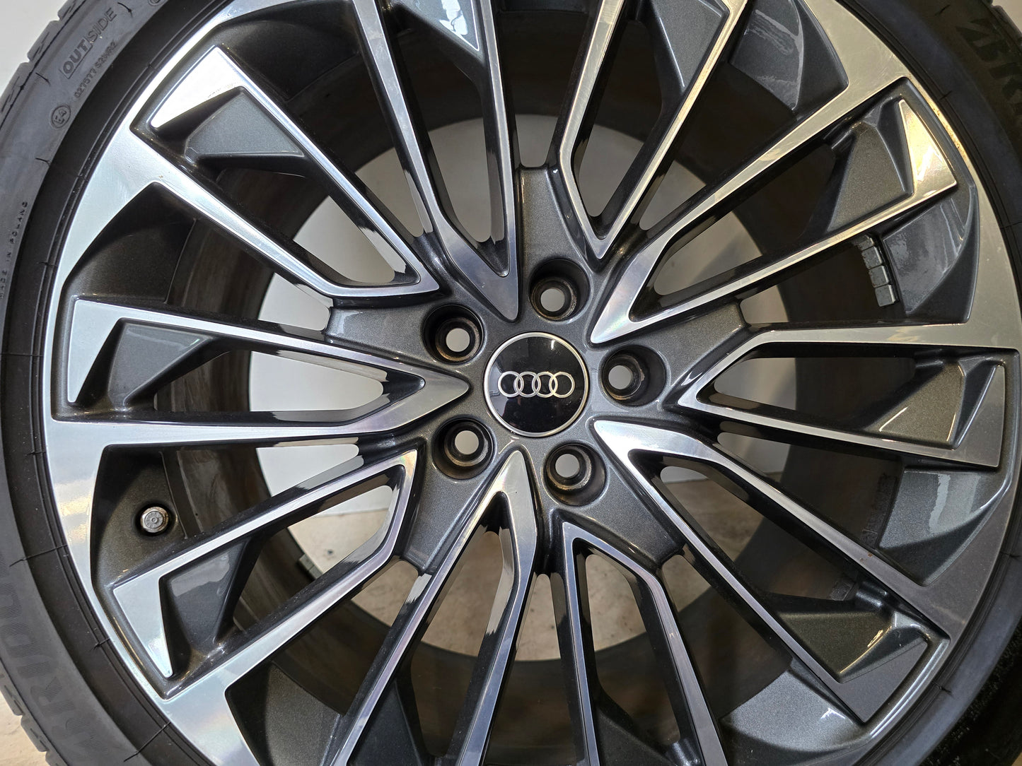 NIEUW Originele Audi A6 C7, C8 Q3 Tiguan 19 inch velgen zomerband 245 45 19