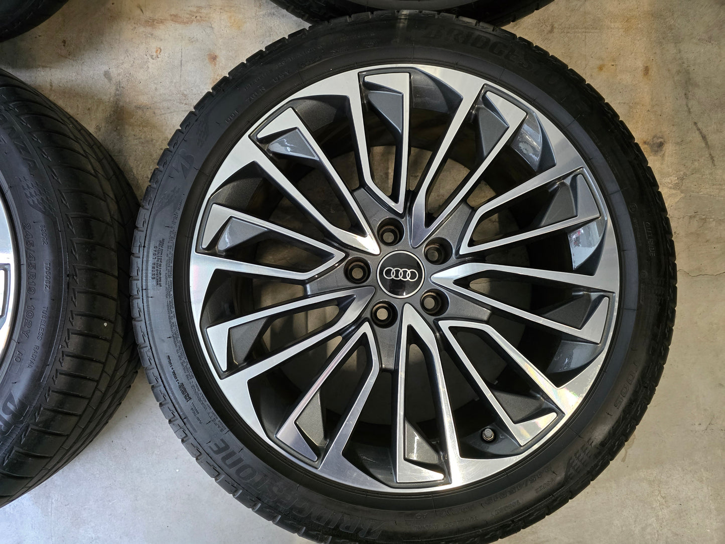 NIEUW Originele Audi A6 C7, C8 Q3 Tiguan 19 inch velgen zomerband 245 45 19