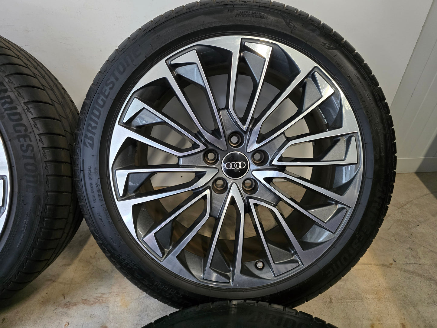 NIEUW Originele Audi A6 C7, C8 Q3 Tiguan 19 inch velgen zomerband 245 45 19