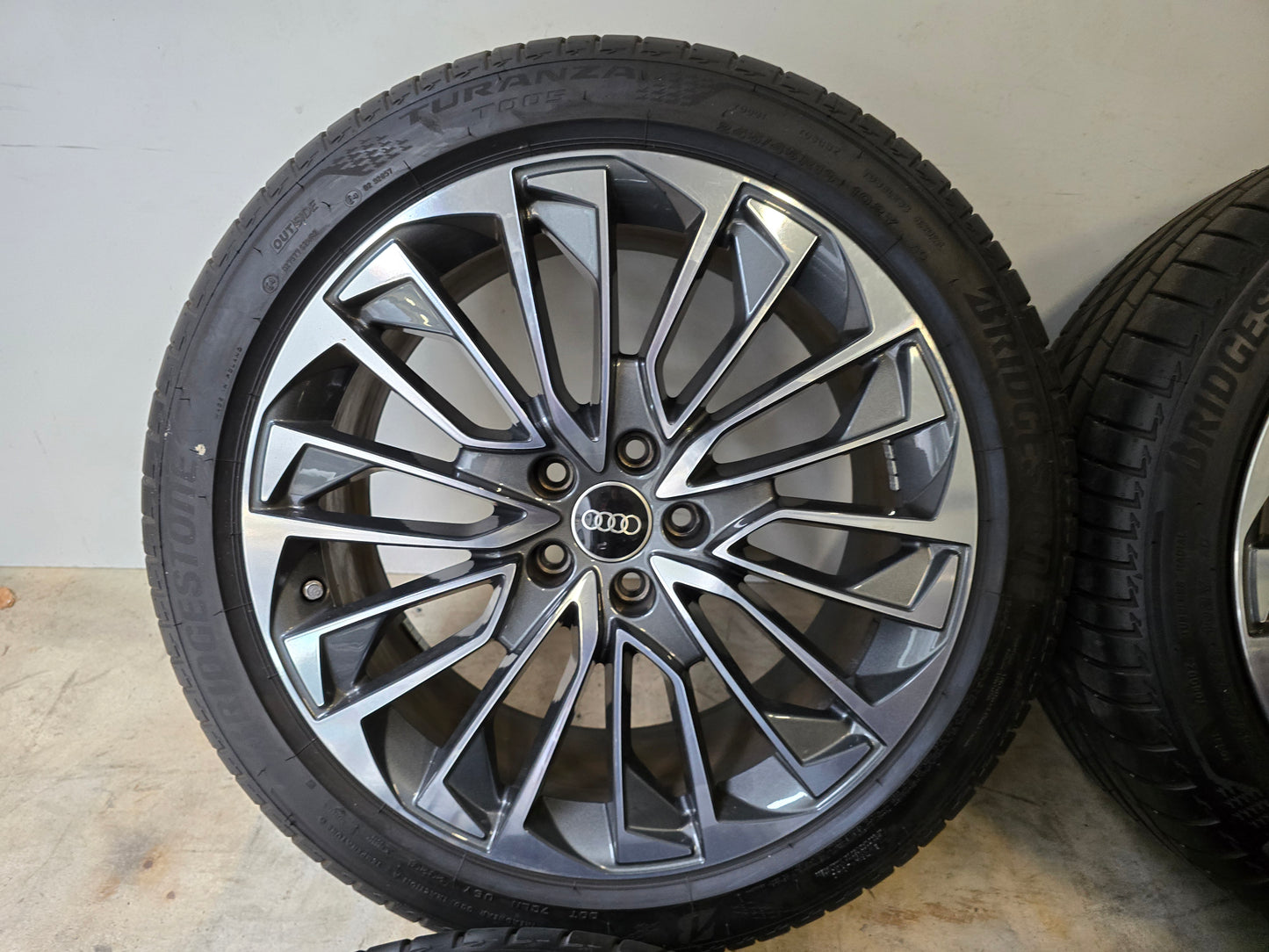 NIEUW Originele Audi A6 C7, C8 Q3 Tiguan 19 inch velgen zomerband 245 45 19