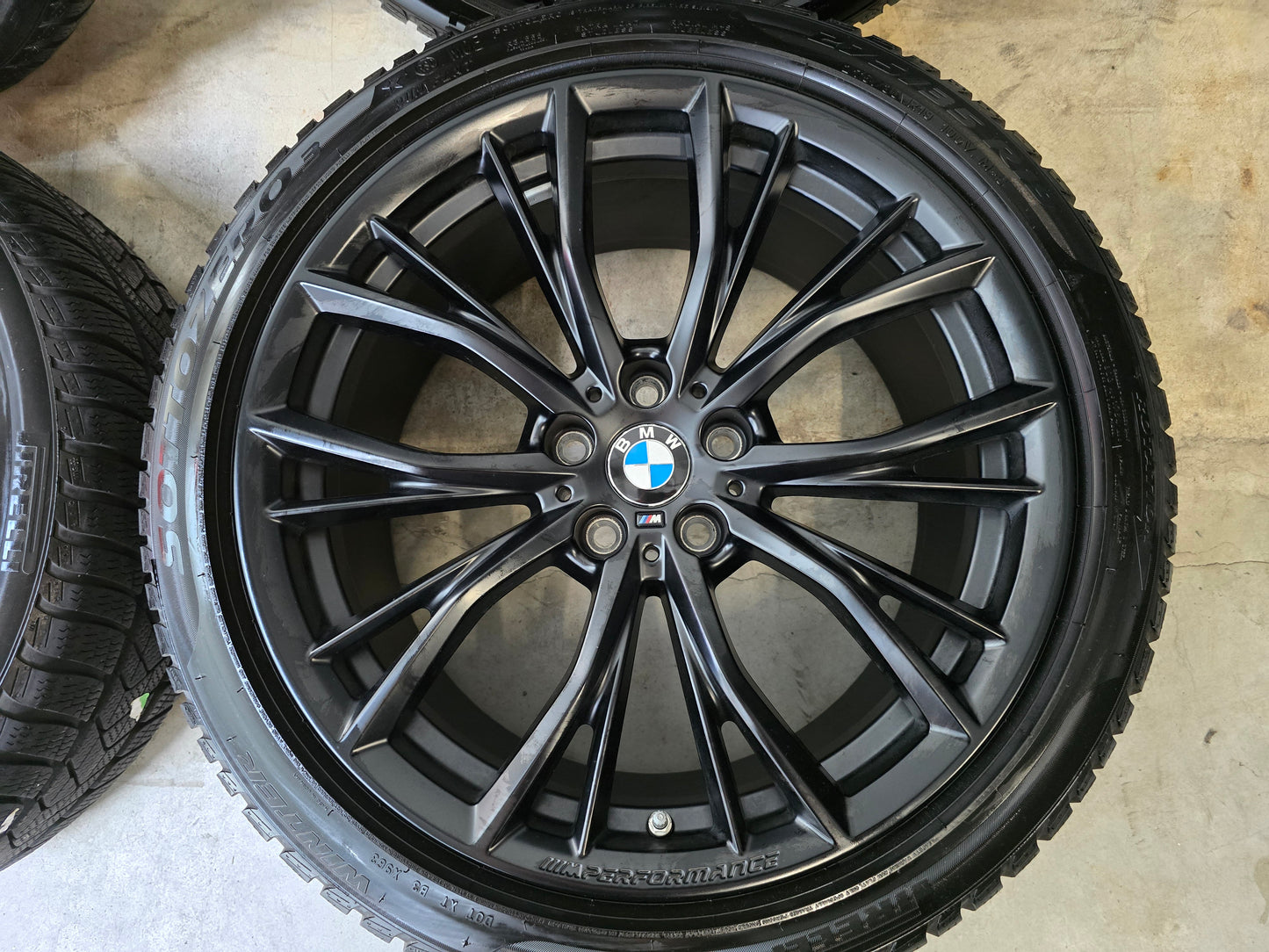 BMW M-Performance 5 series G30 G31 M786 19 inch Breedset Winter tires 245/40R19 275/35R19