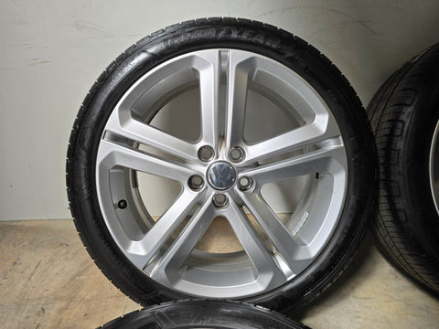 Originele VW Polo R-Line 17 inch velgen NIEUWE zomerbanden Polo Audi A1 5x100 205/45R17