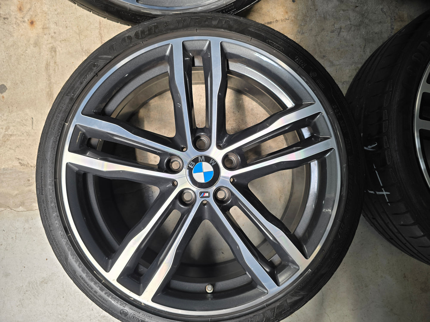 Originele 19 inch M Line  BMW F30 F31 F32 704-M Breedset Zomerbanden 5x120