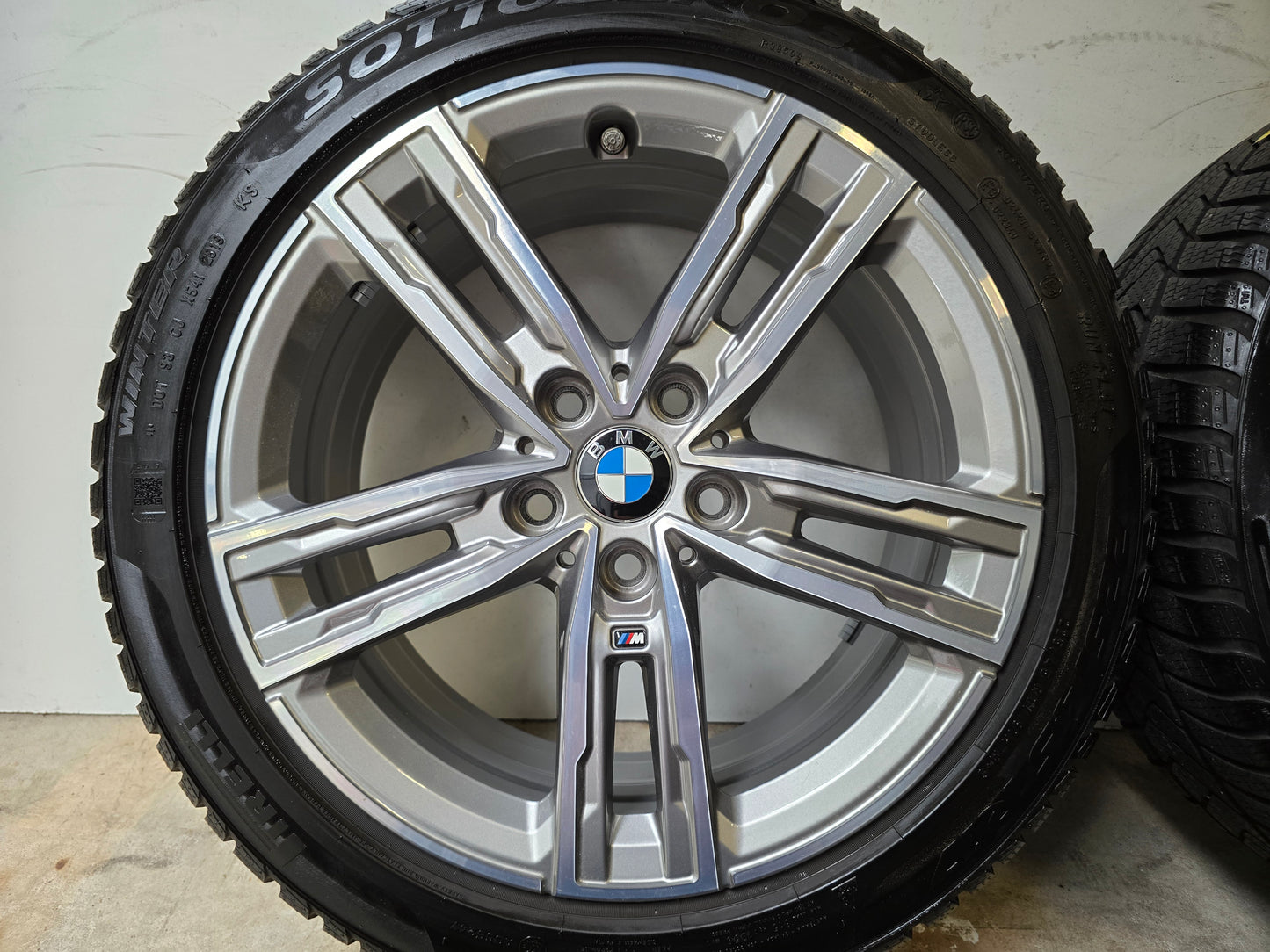 DEMO Originele BMW 1 serie F40 2 serie  550M 17" velgen Winterbanden 6.5mm