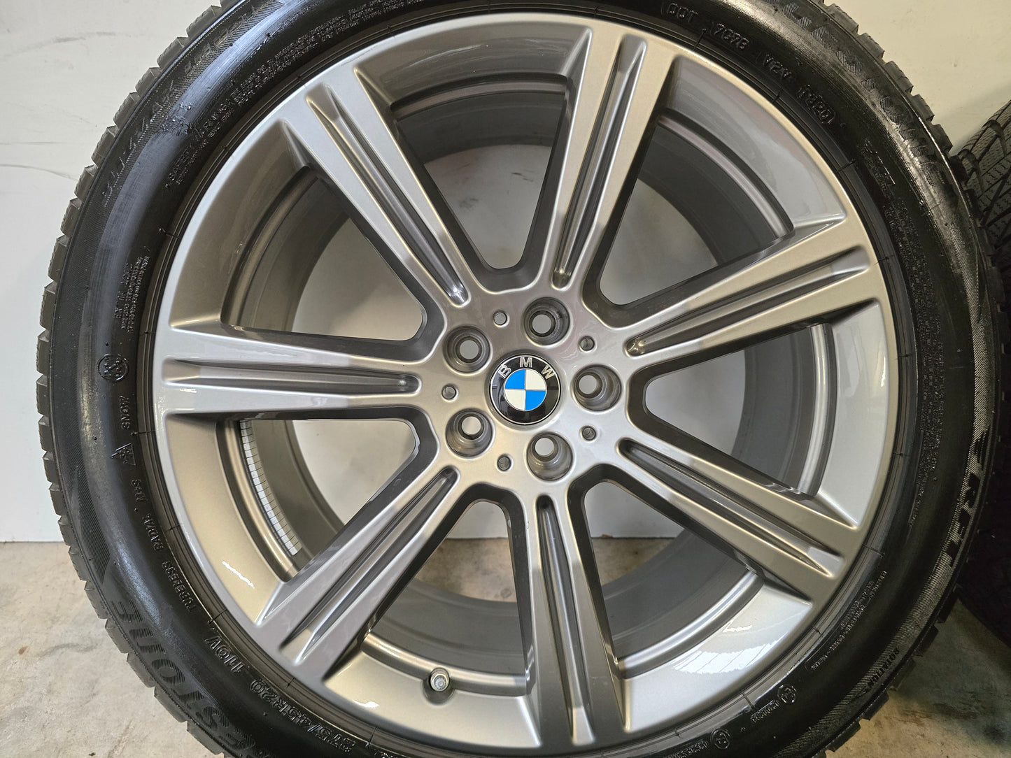 Demo Originele BMW 736 20" velgen Winterbanden 6.7mm X5 X6 G05 G06 275/45R20