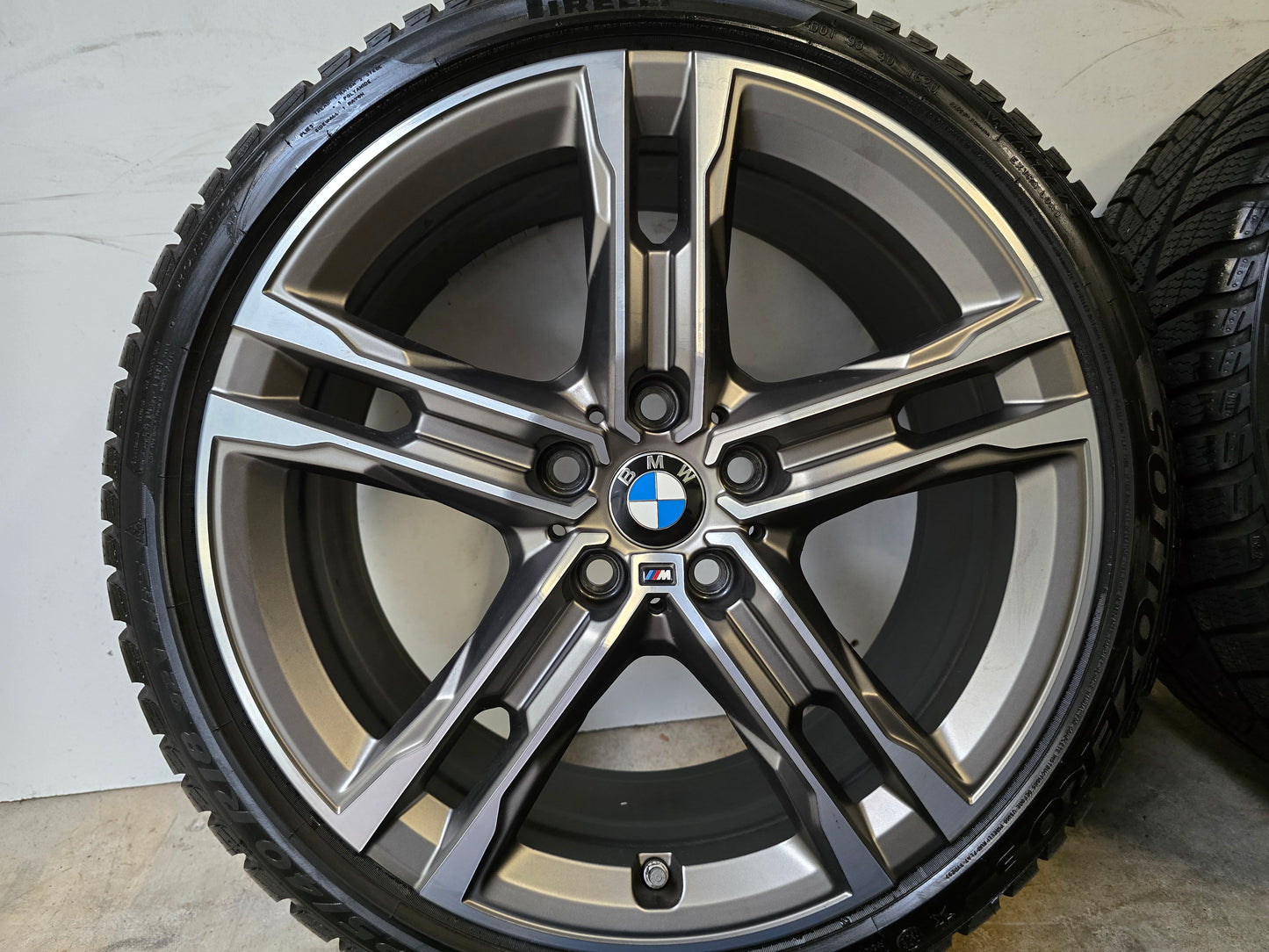 Demo Originele BMW 1 serie F40 2 serie 556M 18" velgen Winterbanden 225 40 18