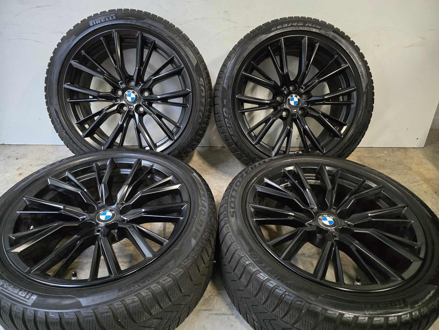 BMW 3 serie G20 G21 G22 G23 18 inch black velgen 796M BREEDSET winterbanden UNIEK