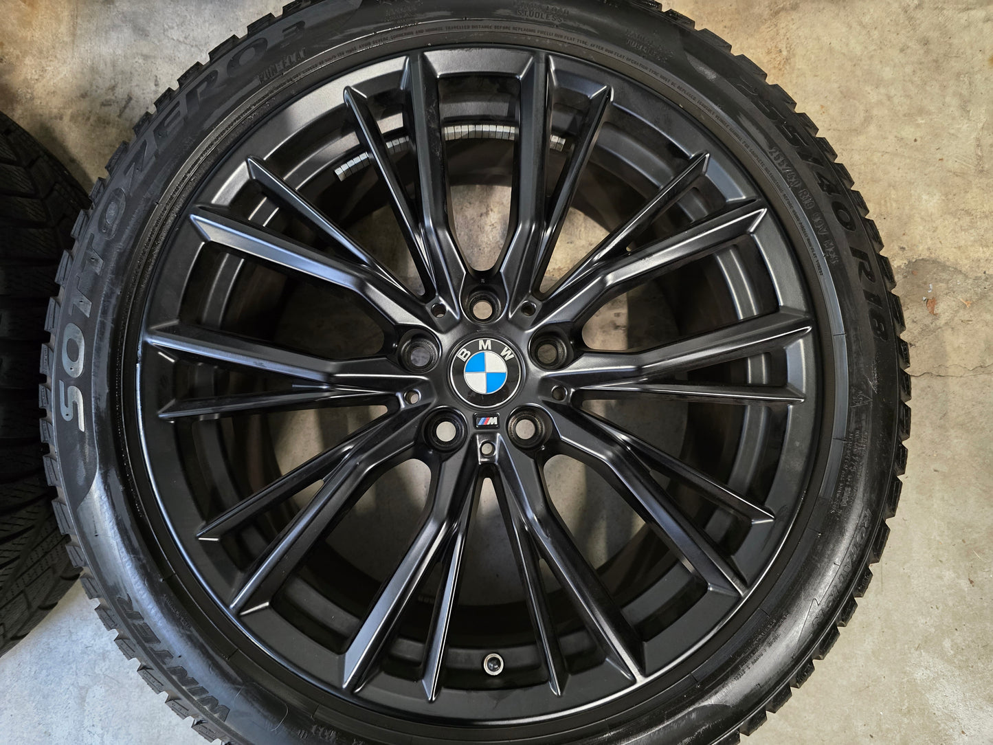 BMW 3 serie G20 G21 G22 G23 18 inch black velgen 796M BREEDSET winterbanden UNIEK