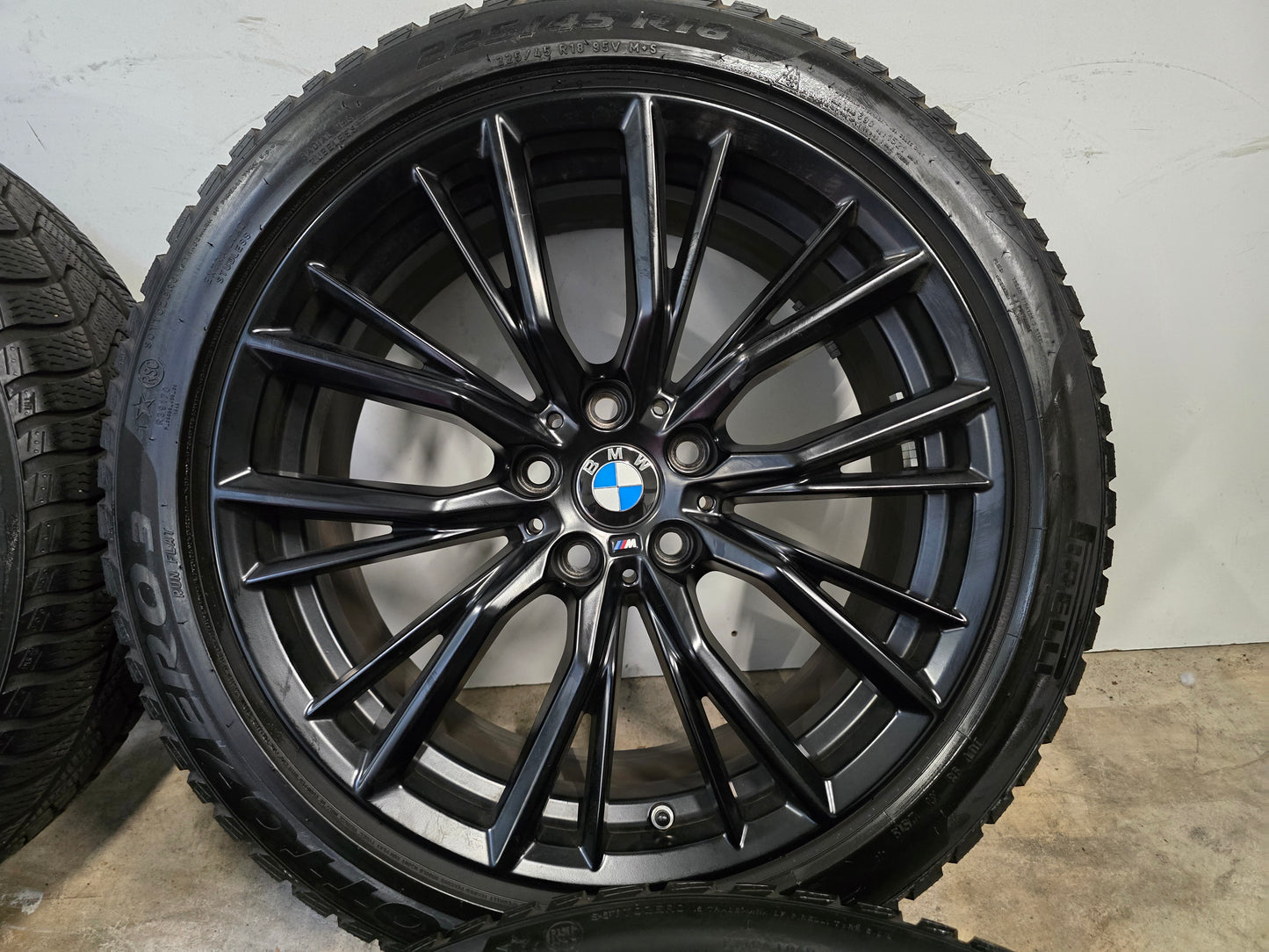 BMW 3 serie G20 G21 G22 G23 18 inch black velgen 796M BREEDSET winterbanden UNIEK