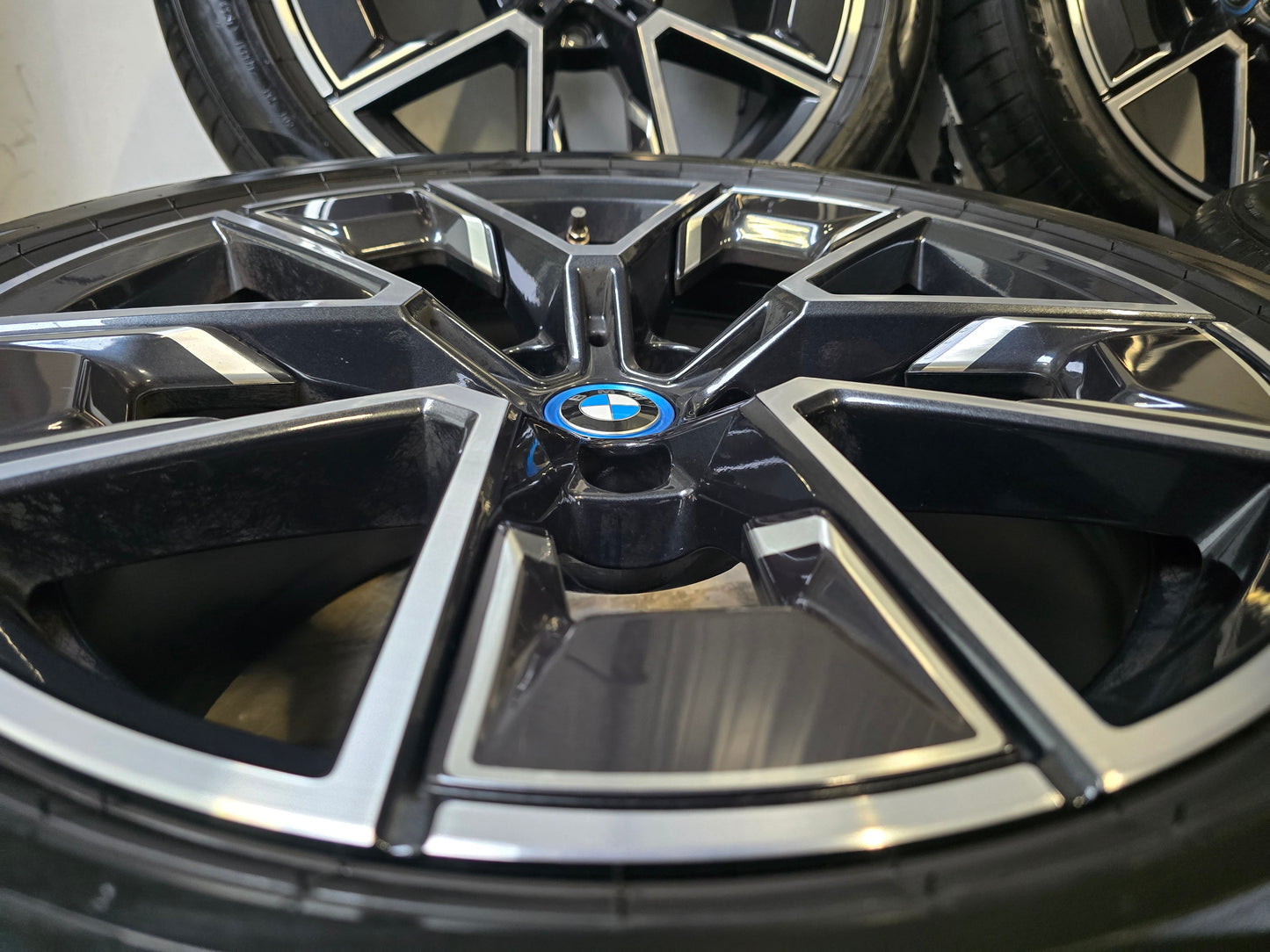 Demo BMW i4 G26 18 inch 858M Breedset zomerbanden 5x112