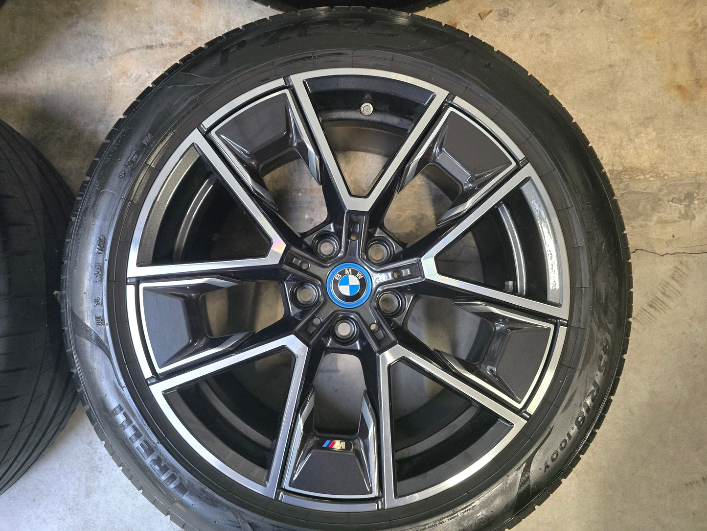 Demo BMW i4 G26 18 inch 858M Breedset zomerbanden 5x112