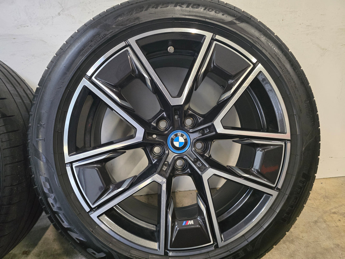 Demo BMW i4 G26 18 inch 858M Breedset zomerbanden 5x112