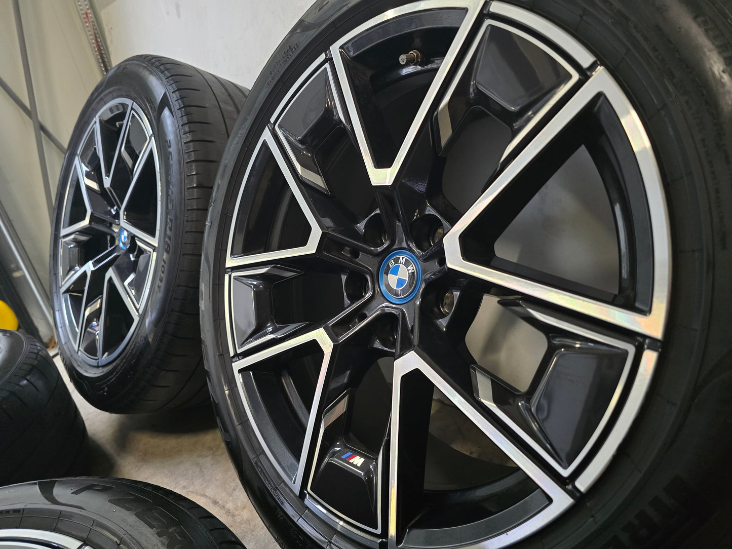 Demo BMW i4 G26 18 inch 858M Breedset zomerbanden 5x112