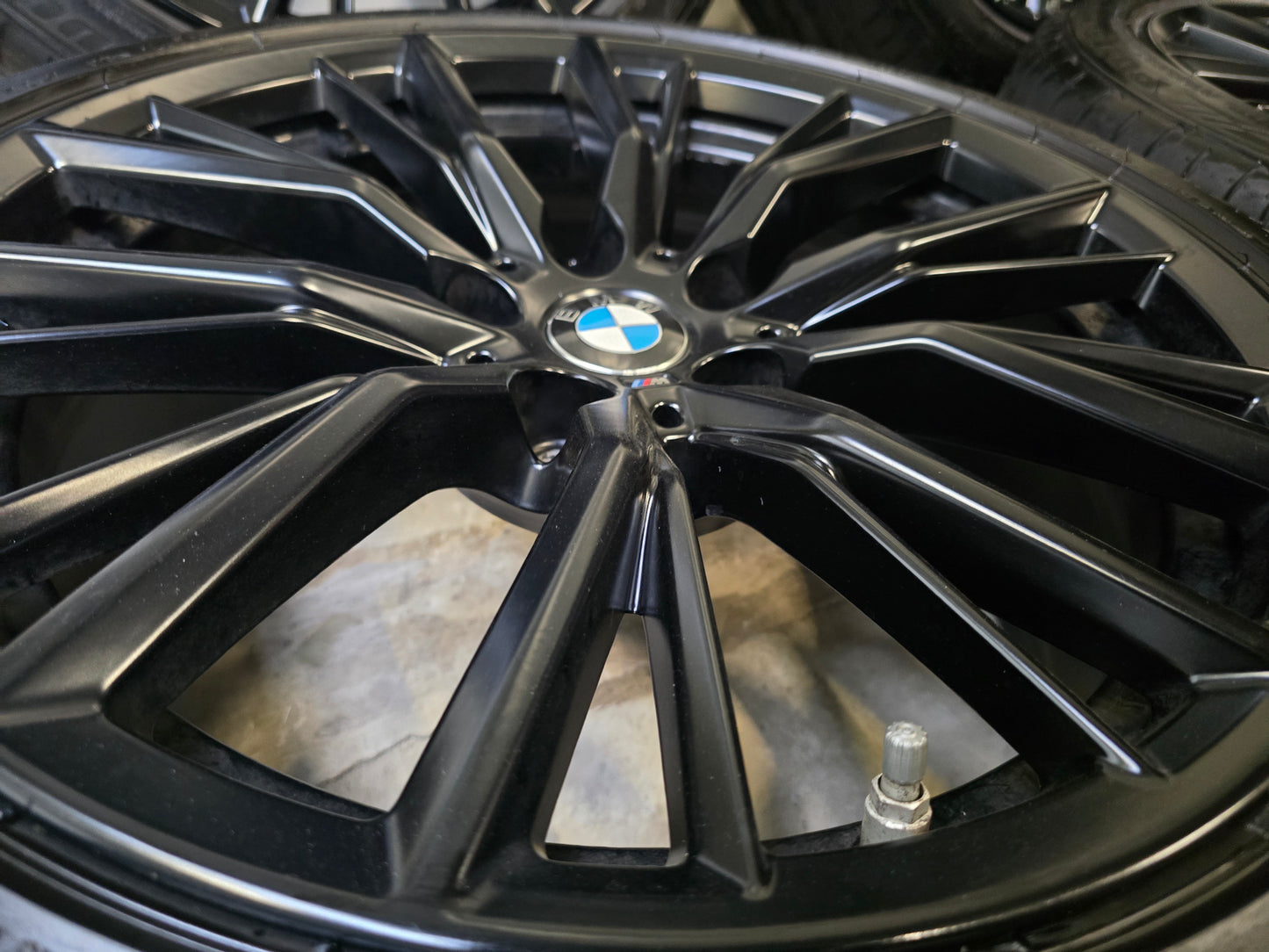 BMW 3 serie G20 G21 G22 G23 18 inch black velgen 796M zomerbanden