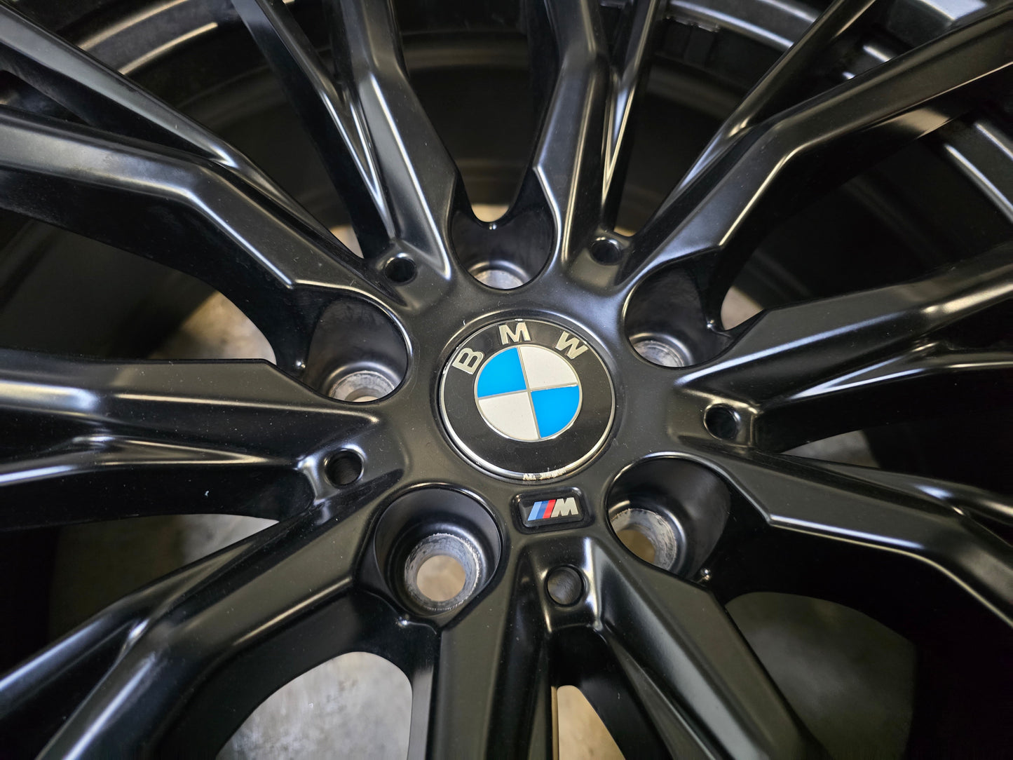 BMW 3 serie G20 G21 G22 G23 18 inch black velgen 796M zomerbanden