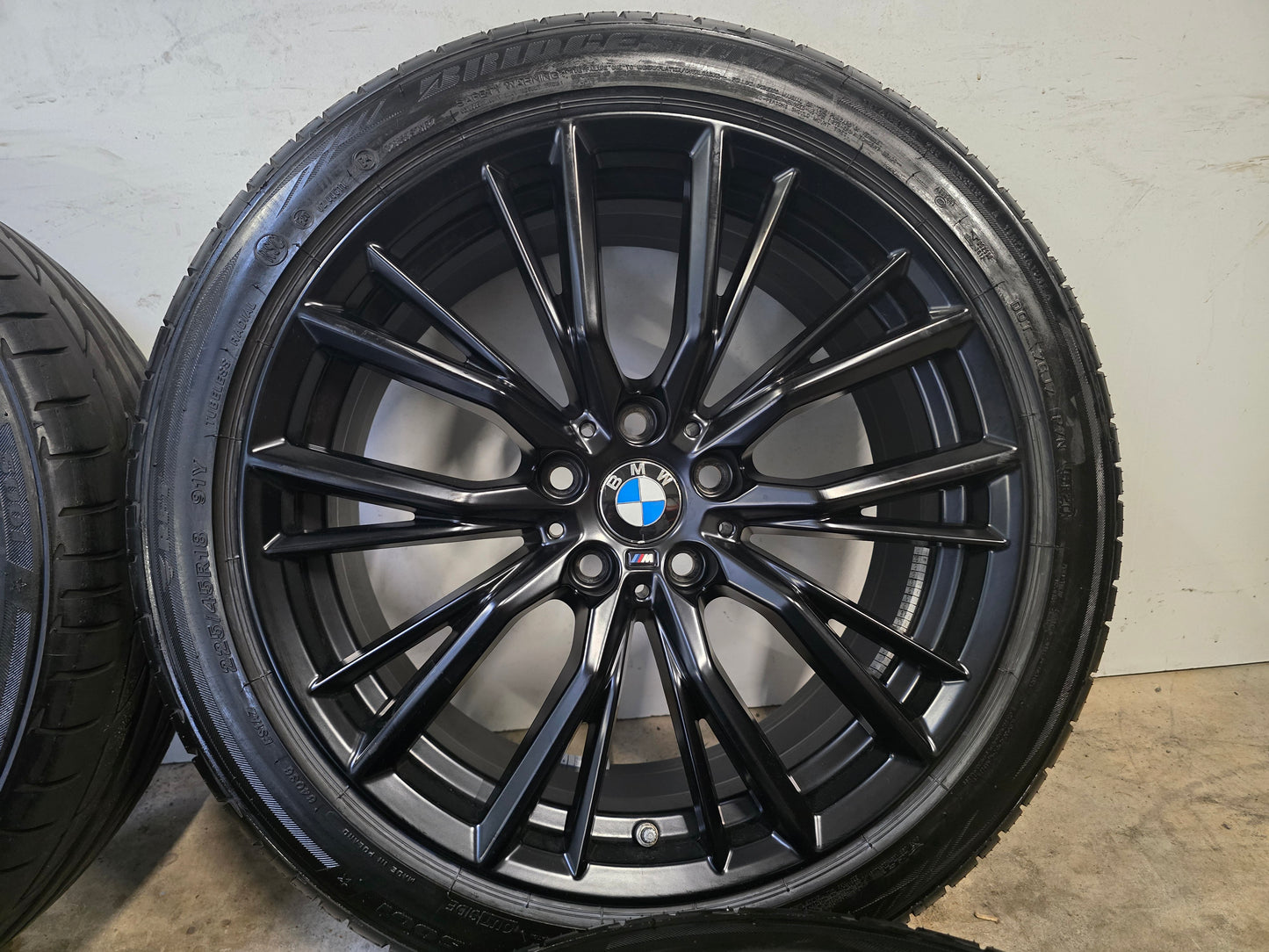 BMW 3 serie G20 G21 G22 G23 18 inch black velgen 796M zomerbanden