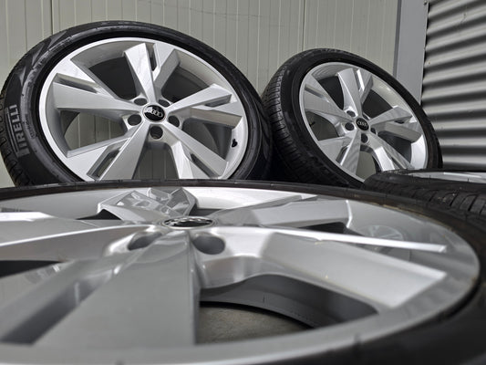 NIEUW Audi Q4 20 inch zomerbanden breedset S Line velgen 5x112