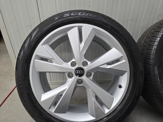 NIEUW Audi Q4 20 inch zomerbanden breedset S Line velgen 5x112