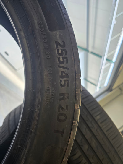 2x Zomerbanden 255/45 R20 Continental 5.5mm DOT1724