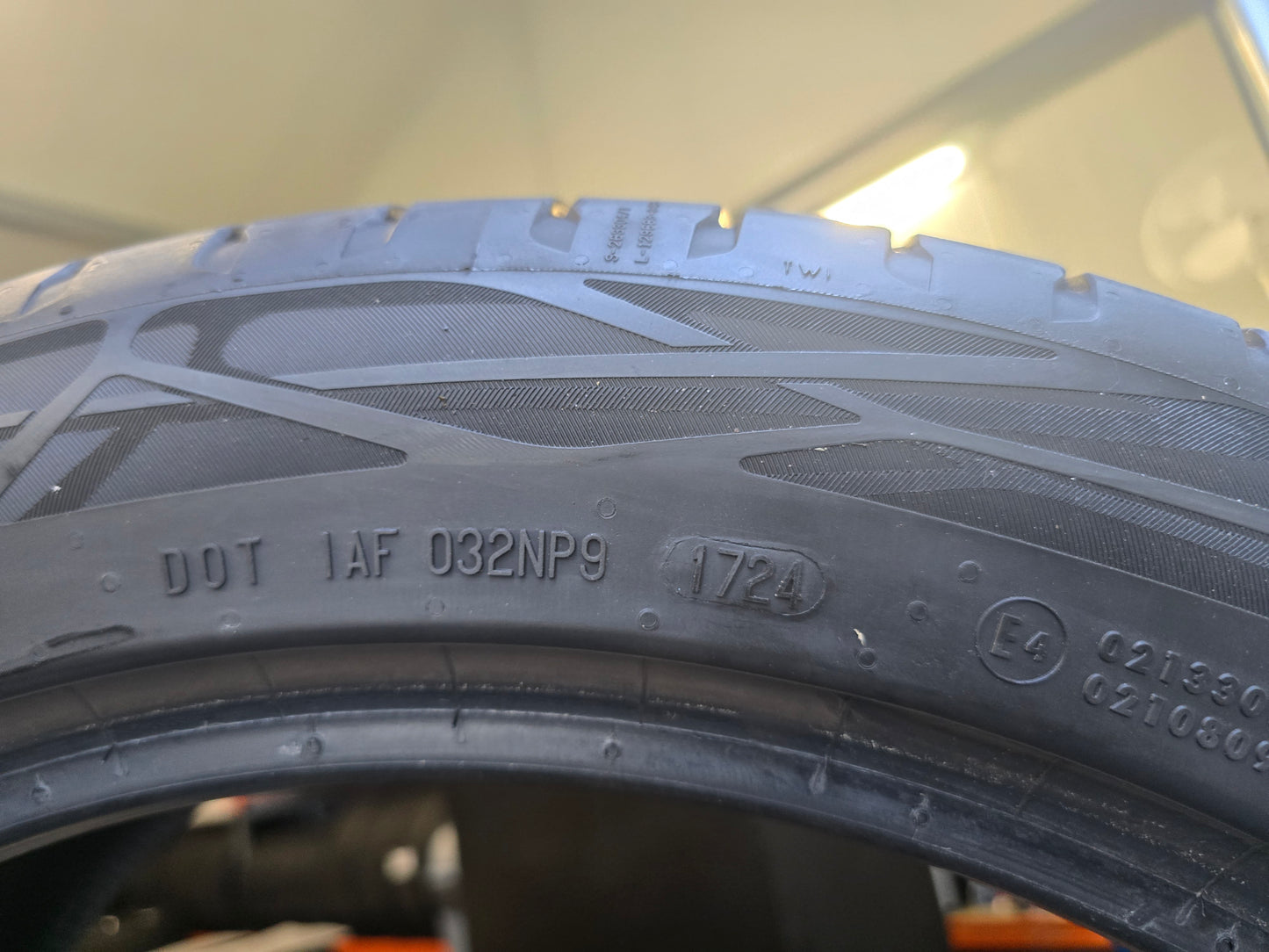 2x Zomerbanden 255/45 R20 Continental 5.5mm DOT1724