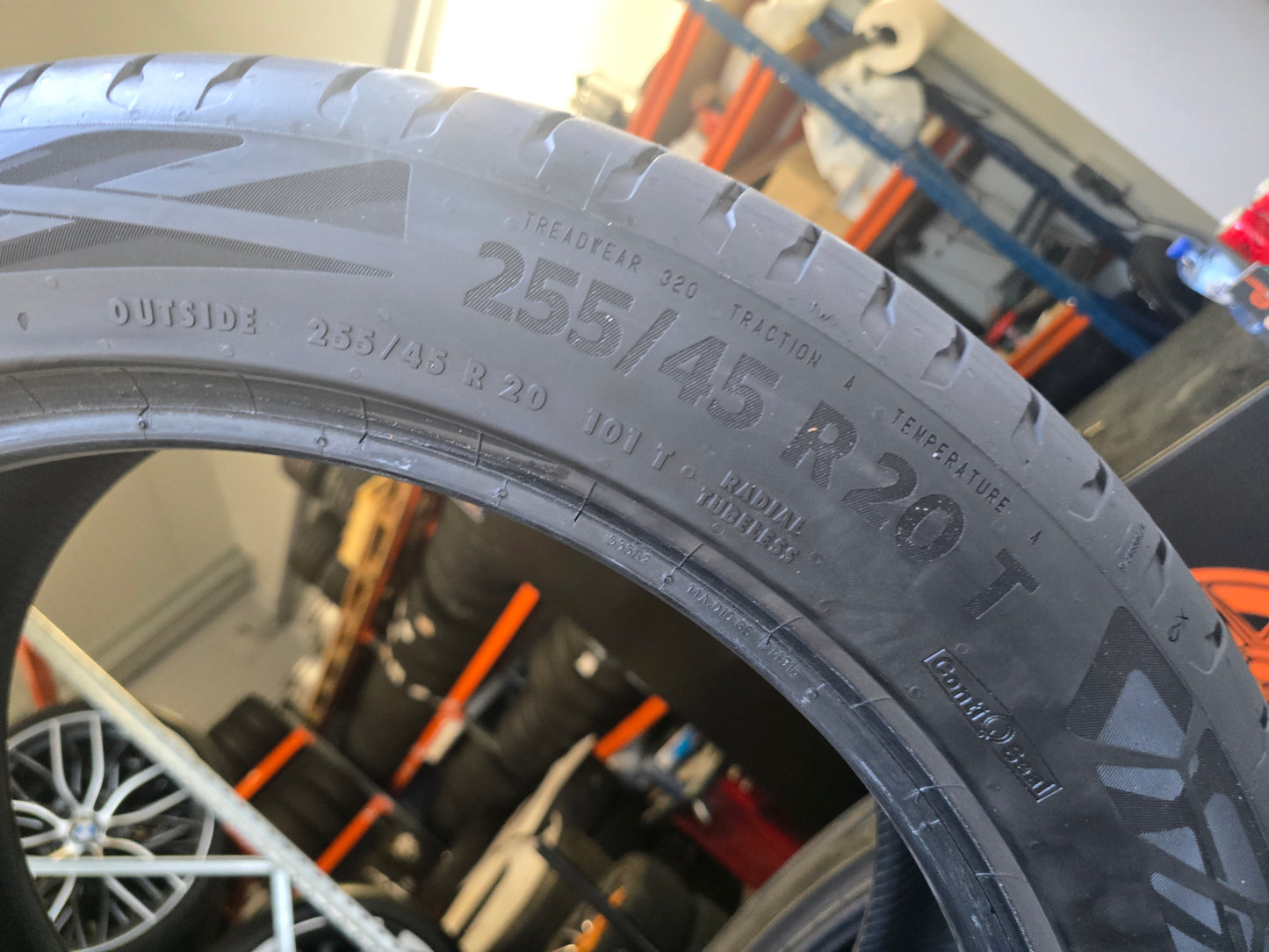 2x Zomerbanden 255/45 R20 Continental 5.5mm DOT1724