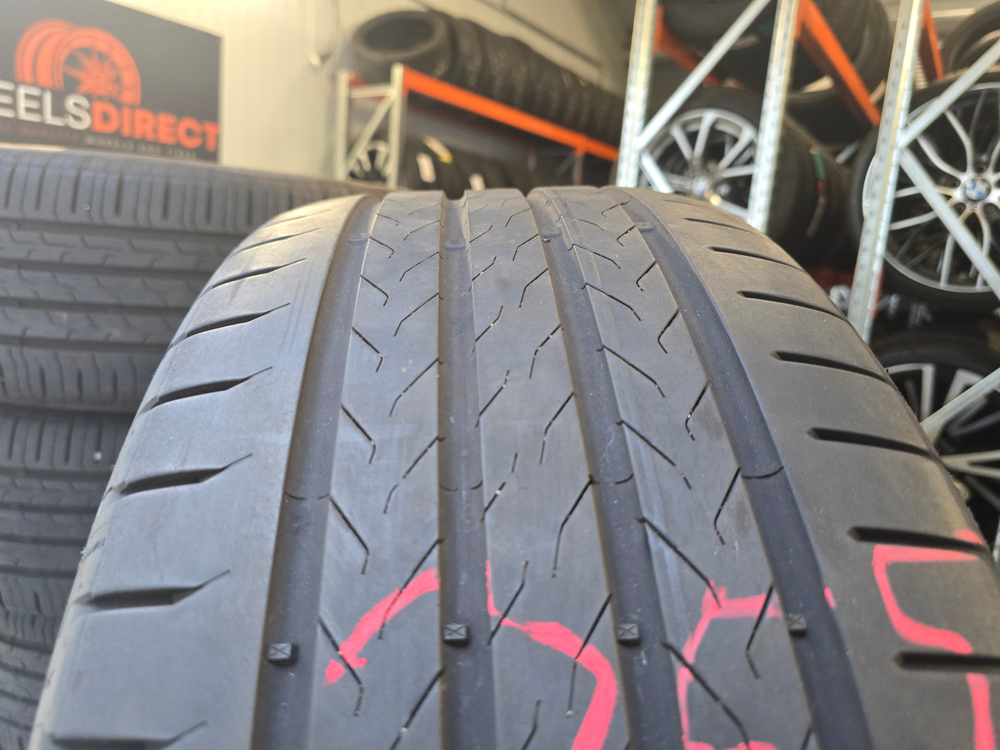 2x Zomerbanden 255/45 R20 Continental 5.5mm DOT1724