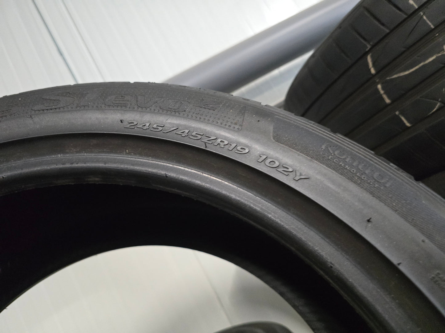 Breedset zomerbanden 245/45R19 & 275/40R19 Hankook