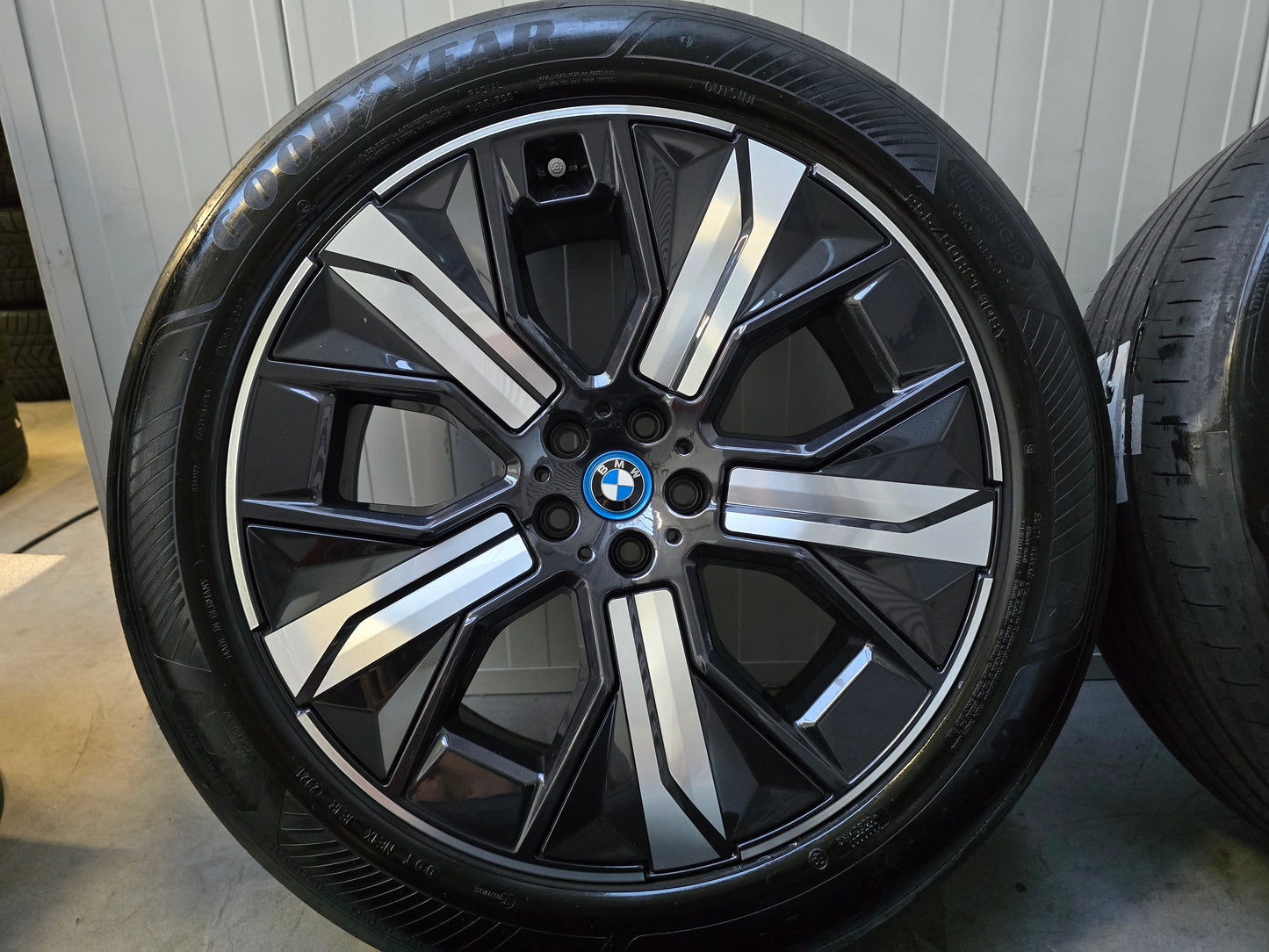 Demo BMW IX 21 inch velgen zomerbanden 1011 velgen