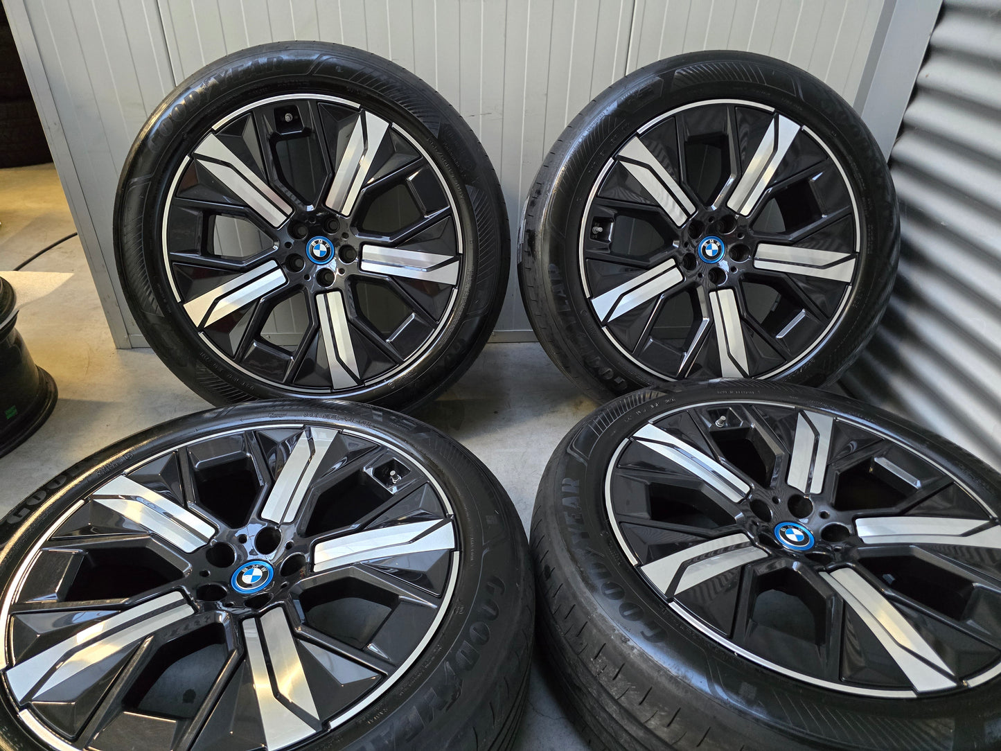 Demo BMW IX 21 inch velgen zomerbanden 1011 velgen