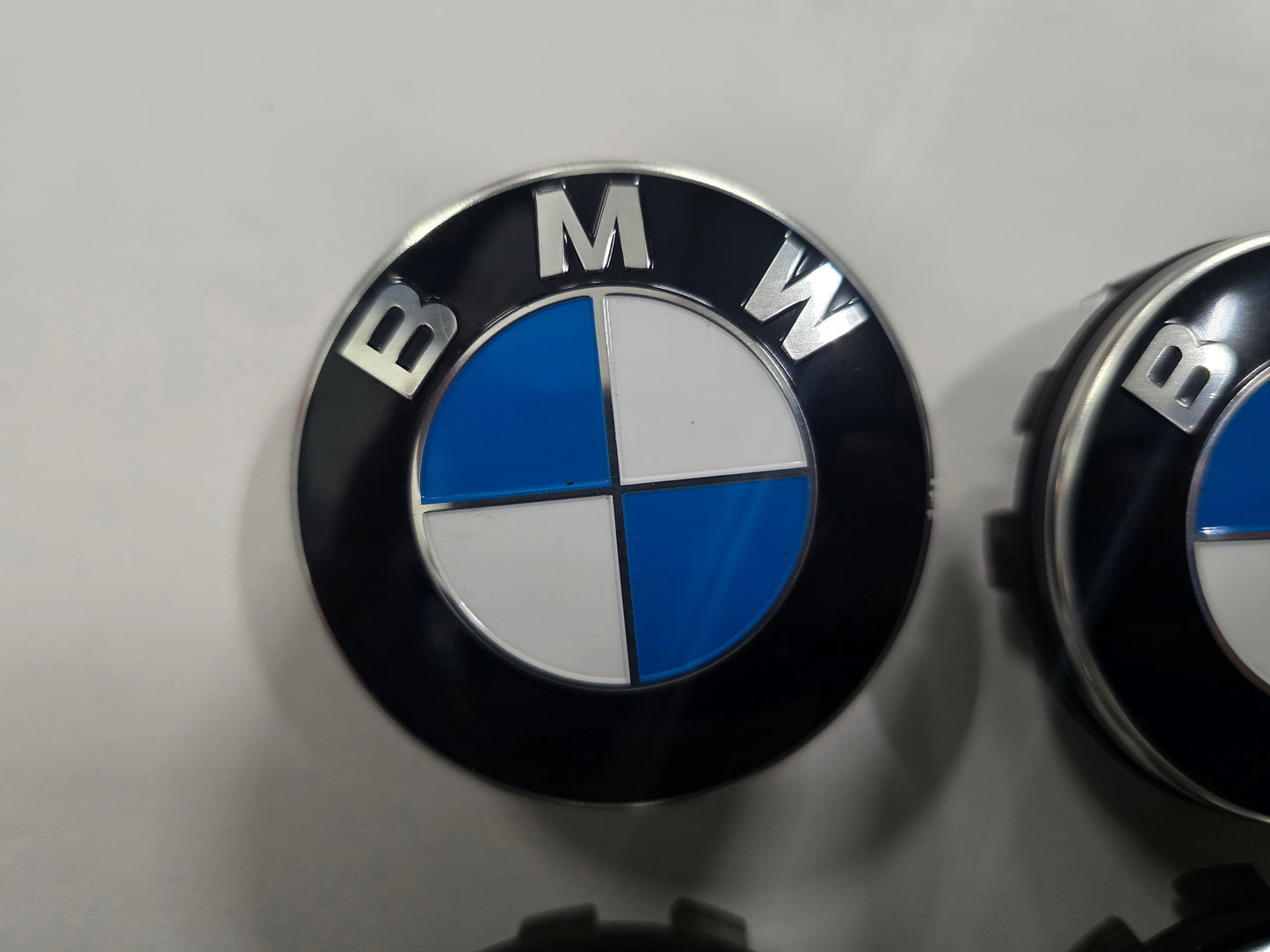 Originele BMW rotating center caps naafkappen vaststaand ø56 mm