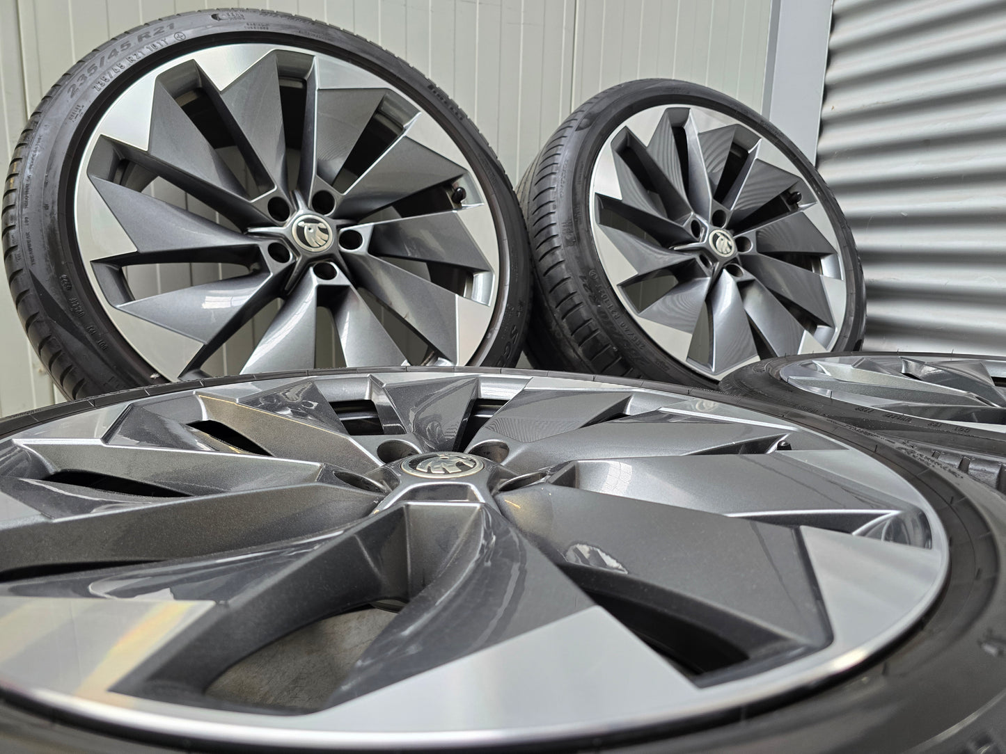 Skoda Enyac Betria Supernova 21 inch velgen zomerbanden breedset