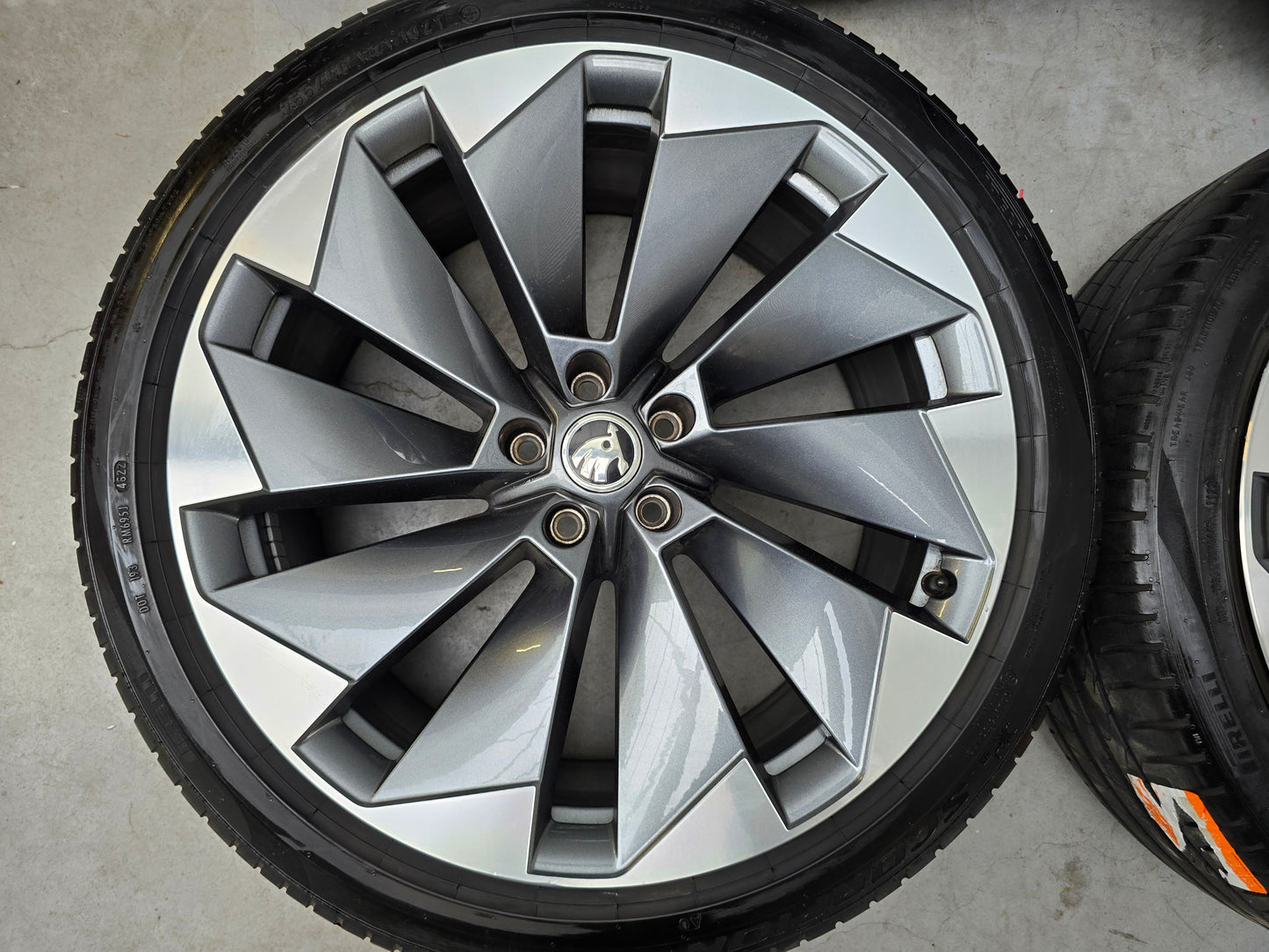 Skoda Enyac Betria Supernova 21 inch velgen zomerbanden breedset