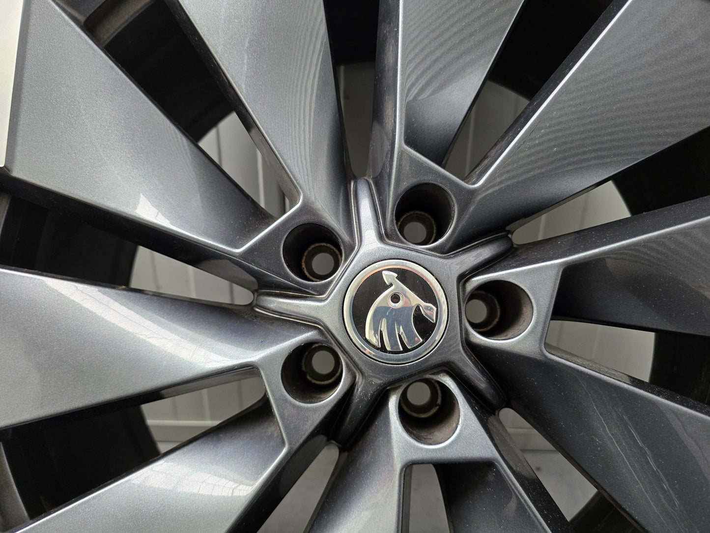 Skoda Enyac Betria Supernova 21 inch velgen zomerbanden breedset