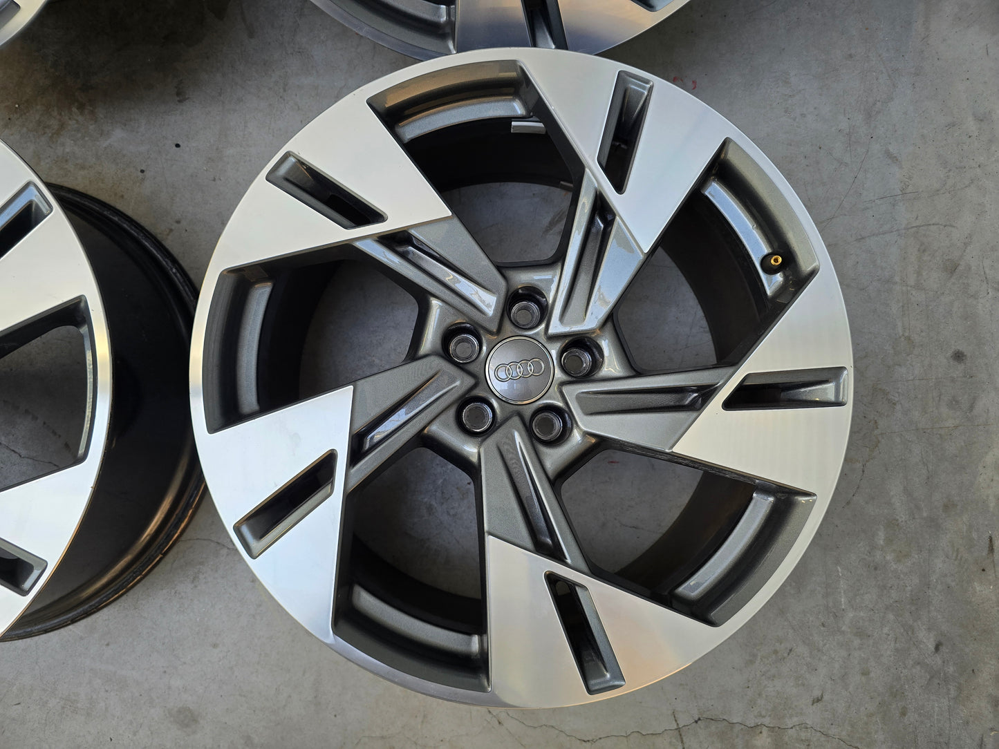 Demo Audi A6 Q3 A5 E-Tron 20 inch velgen Audi Sport